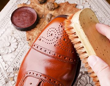 Как правильно ухаживать за кожаной обувью: специальная косметика, способы чистки, особенности хранения