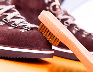 Чем чистить замшевую обувь: специальные и подручные средства