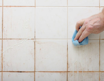 Как очистить швы между плиткой в ванной?